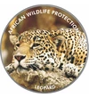 // 2000 şilingi, pictat, placat cu argint, Uganda, 2006 // - Pe această monedă pictată apare leopardul, animalul din Africa ameninţat cu dispariţie. Inscripţia monedei „Protecţia faunei africane” ne atrage atenţia asupra acestei specii pe cale de dispariţ