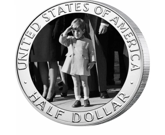 Moment emoţionant, fiul său ia rămas bun cu salut